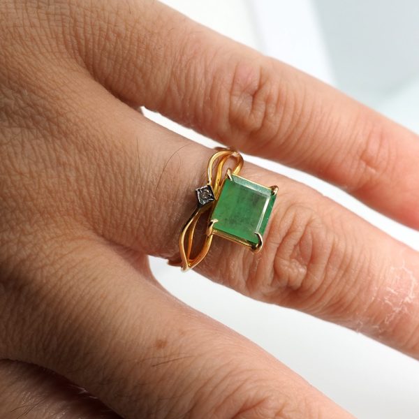 Ring 18K Gold natural Emerald