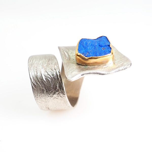 Ring with lapis lazuli