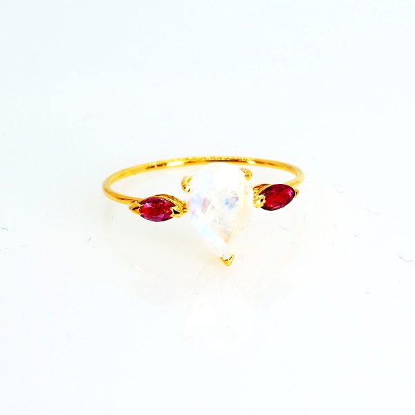 Ring with Moonstone and Ruby in Gold 18K