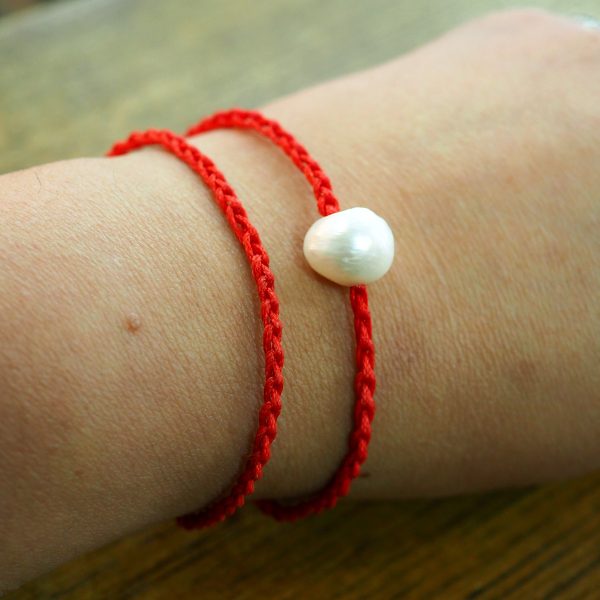 Bracelet Red knitted with Pearl