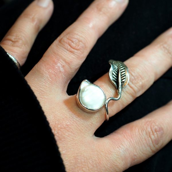 Pearl Ring with Leaf