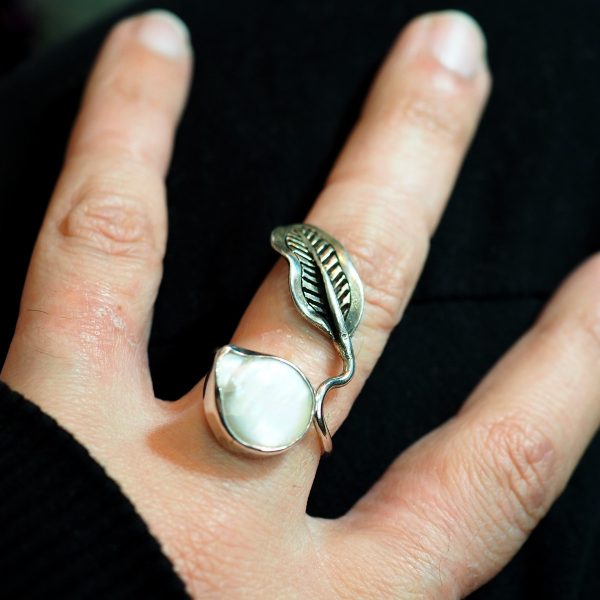 Pearl Ring with Leaf